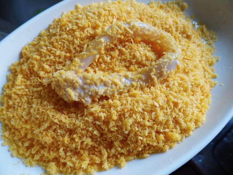 炸鱿鱼圈的做法没有面包糠,饭店炸整条鱿鱼的做法