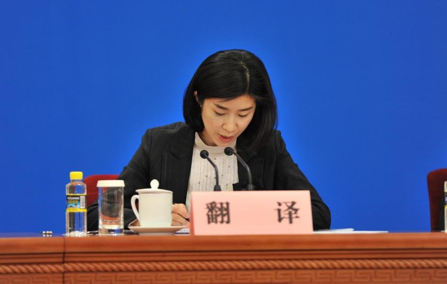 外交部翻译女神张璐古诗,女翻译张璐最新消息