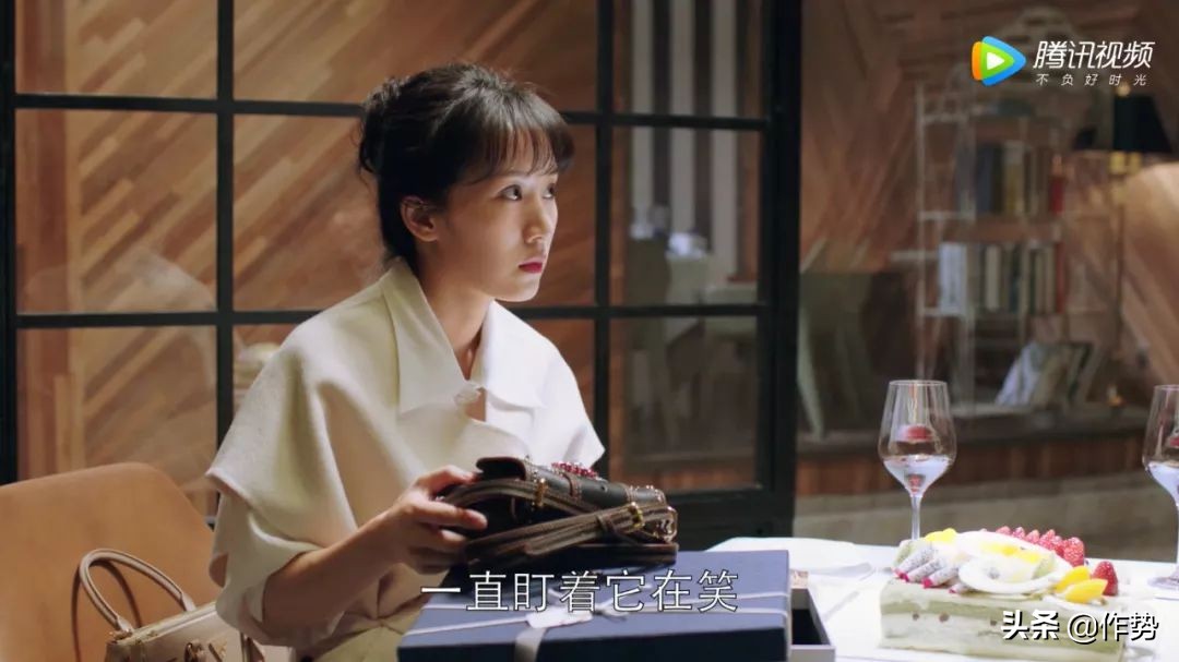 挺好的朱丽穿的衣服,都挺好的朱丽穿的大衣是啥牌子