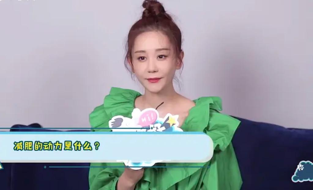 海陆无PS大学照片，头脸都好小还没手大，难怪被评为上戏最美校花