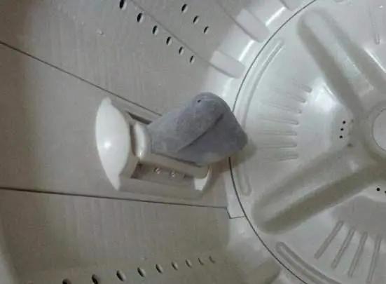 洗衣机洗完衣服发现全是毛絮怎么办。有小技巧，看看