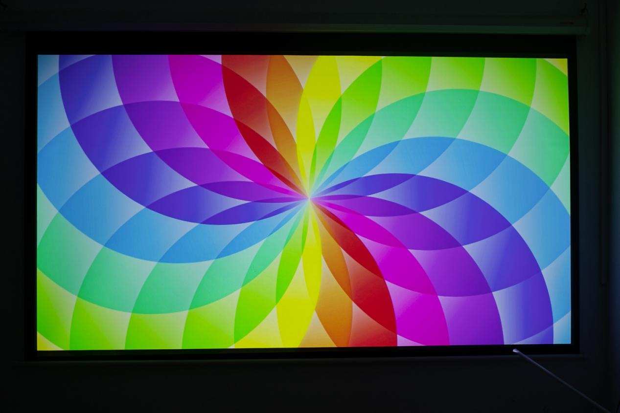 明基适合白天的投影仪选哪款,千万别买300的投影机