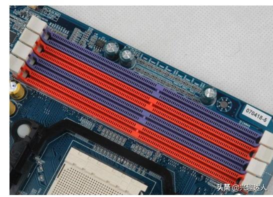 电脑内存16g和双8g有什么区别,电脑内存是两个8g好还是一个16g