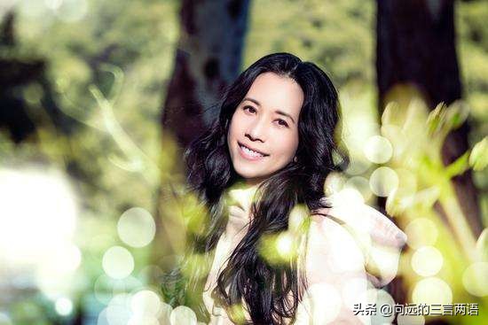 从“小三”到“被小三”，她和周星驰、冯德伦分手，41岁再嫁初恋