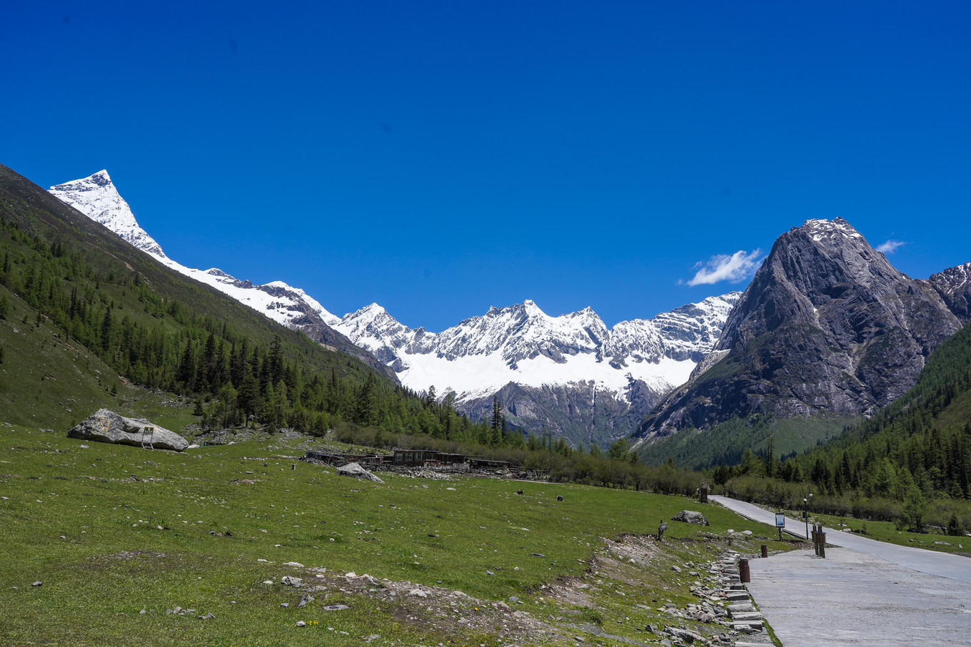 距离成都最近的户外天堂，这里比瑞士、阿尔卑斯还美