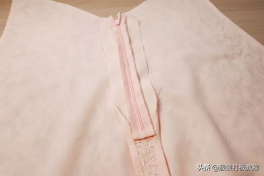 蕾丝连衣裙制作工艺,挂里子蕾丝连衣裙的缝制