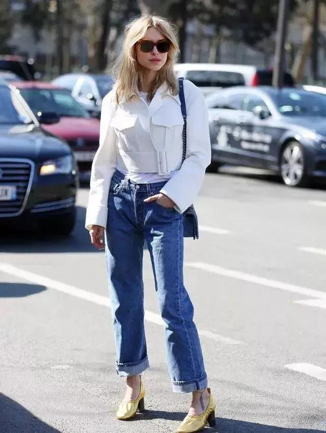 小白鞋船鞋平跟,小白鞋已经过时了