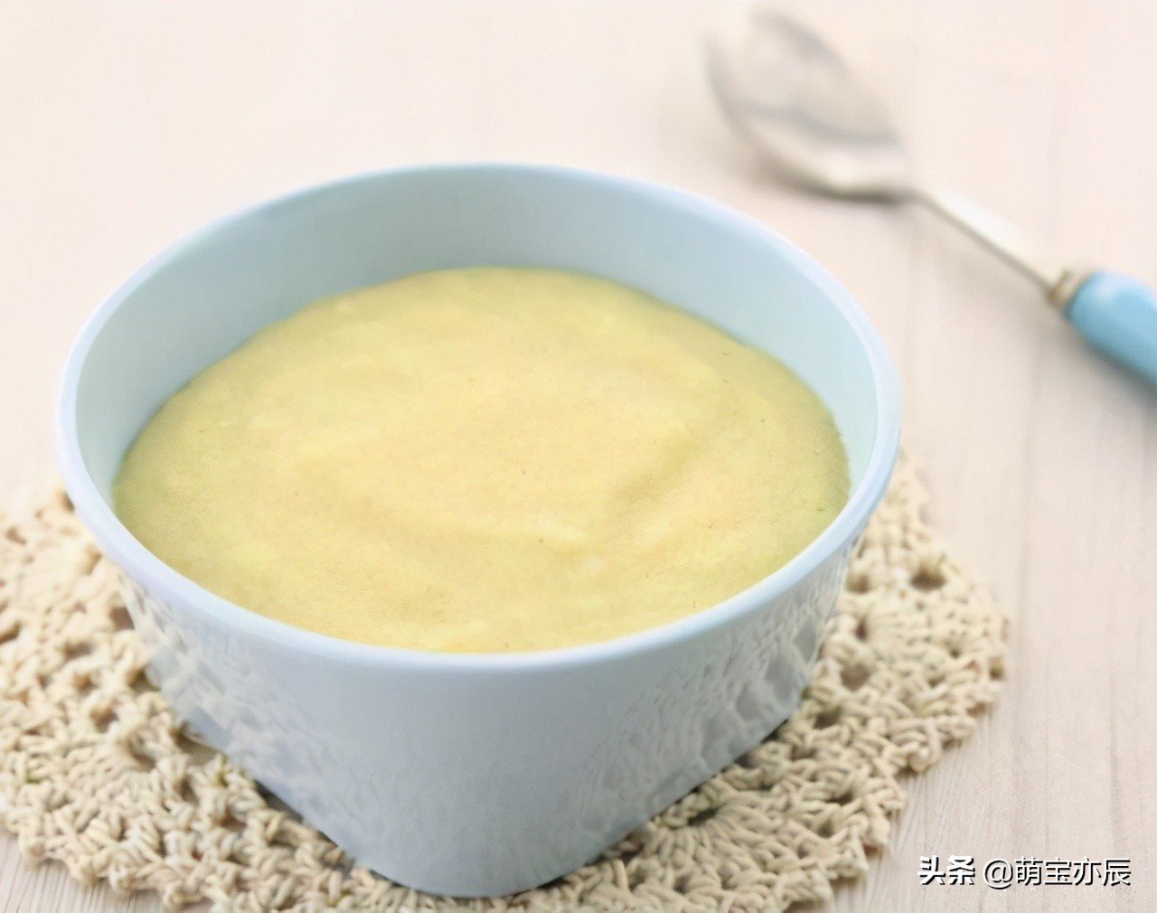 为什么宝宝半夜睡觉总是哭闹,宝宝醒着总是哭闹怎么回事