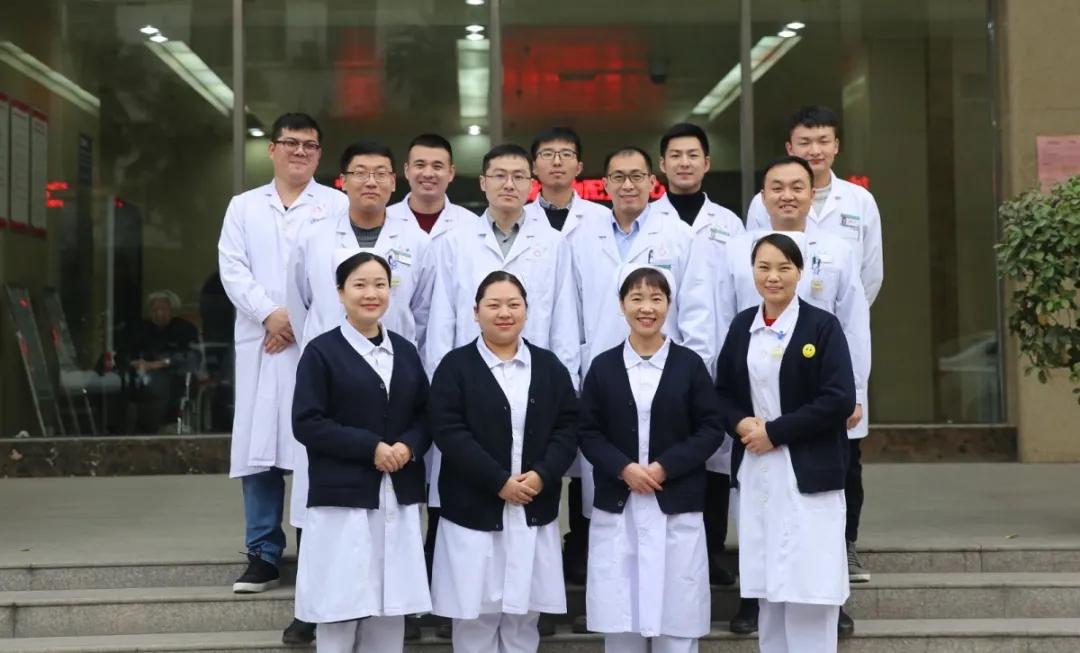 92岁老人多病缠身又遇高热腹痛,大人高热不退怎么处理治疗