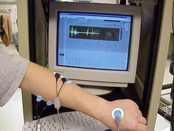 眼皮老是跳怎么回事？神经科医生：这个病要警惕了