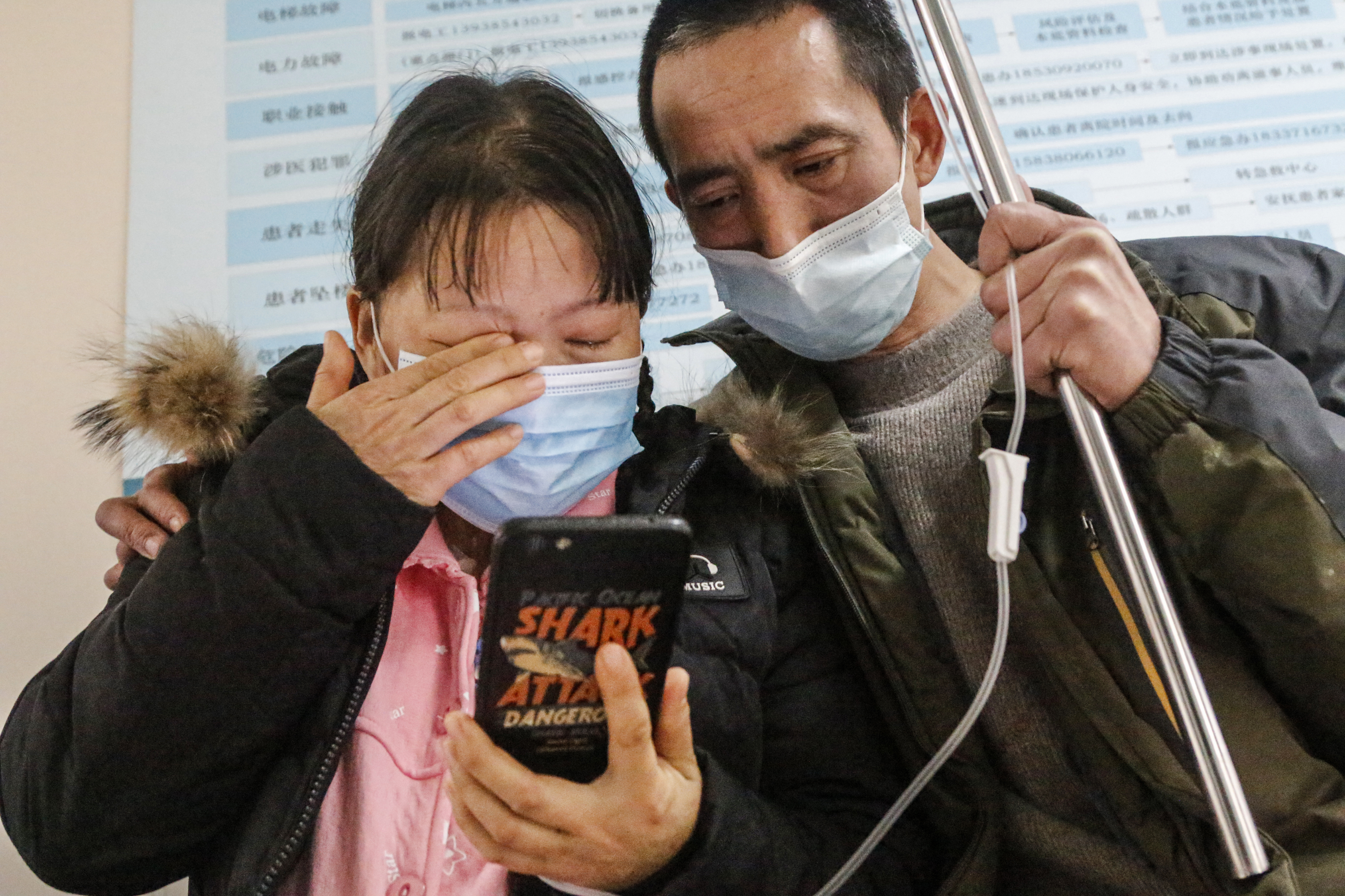 女子患绝症临终不舍孩子,女子面临癌症晚期欲放弃