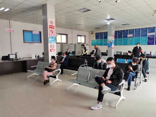 有点慌视频,郑州市审车排队