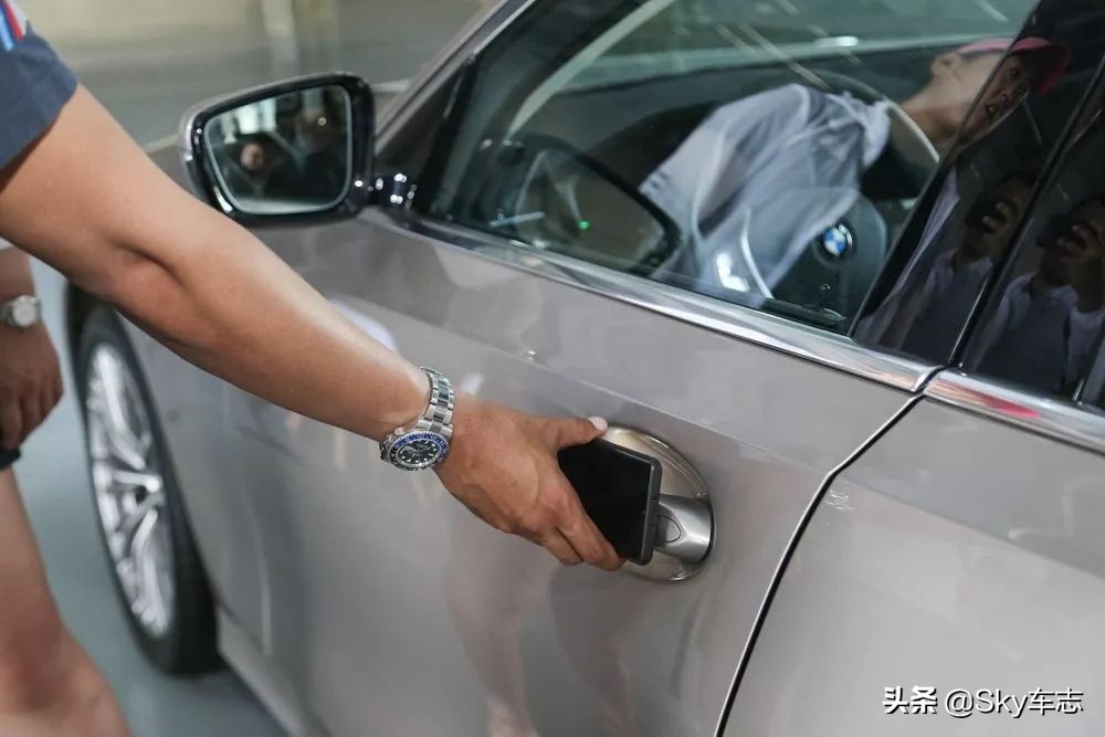 宝马新3系赛道体验+长途试驾之后，建议你千万不要轻易入手