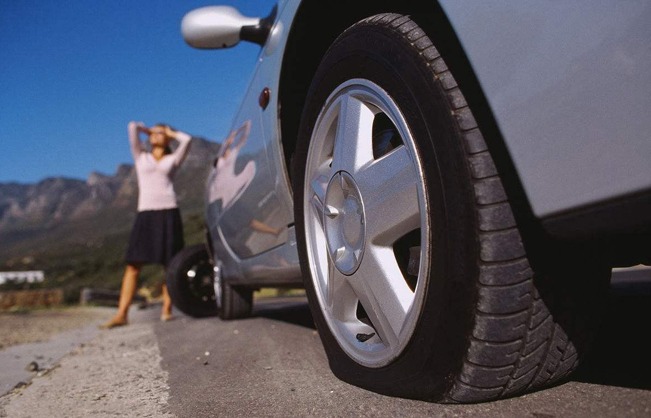 扎胎后该怎么处理摩托,扎胎了怎么办