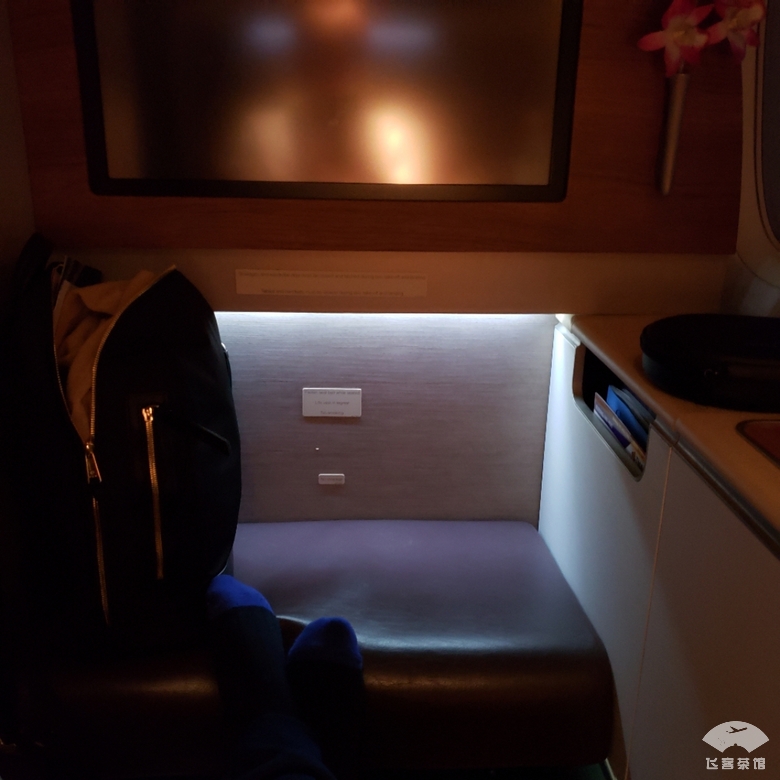 打卡泰航波音747头等舱，贴心空姐疯狂投喂，大龙虾鱼子酱吃到撑