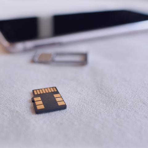 不用二选一！这张存储卡也能当作SIM卡用，让手机轻松加空间