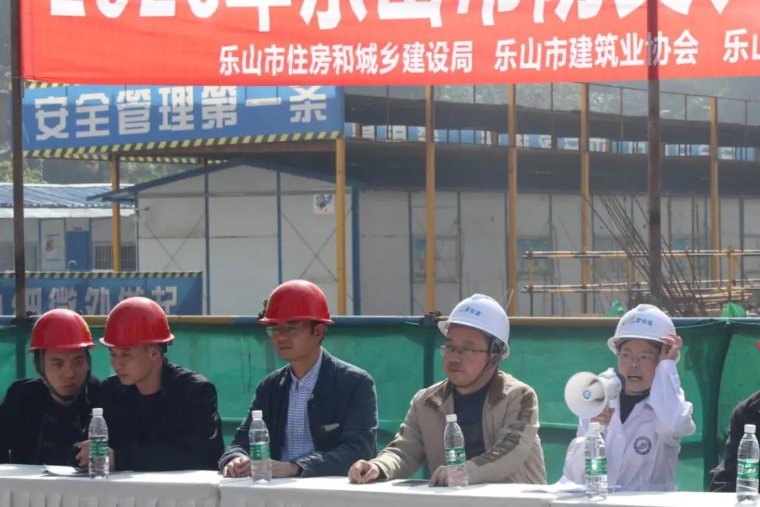 禁毒宣传进工地勠力同心筑平安,禁毒宣传进工地护航经济发展