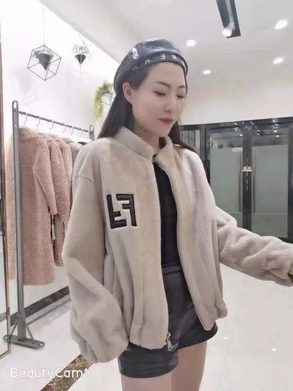 轰动全城，品牌羽绒服、品牌女鞋年终清仓，万条羊围巾免费送