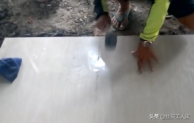 地暖安装后为什么会出现问题,地暖温度高瓷砖鼓了