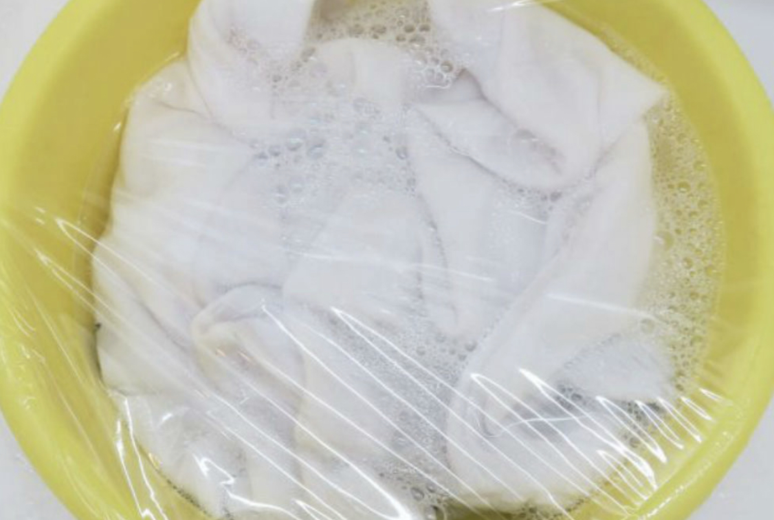 为什么换季的衣服收起来发黄,换季衣服变黄原因有哪些