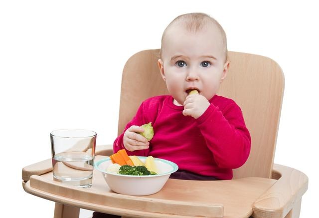 四个月婴儿厌吃奶原因,四个月宝宝情绪糟糕怎么回事