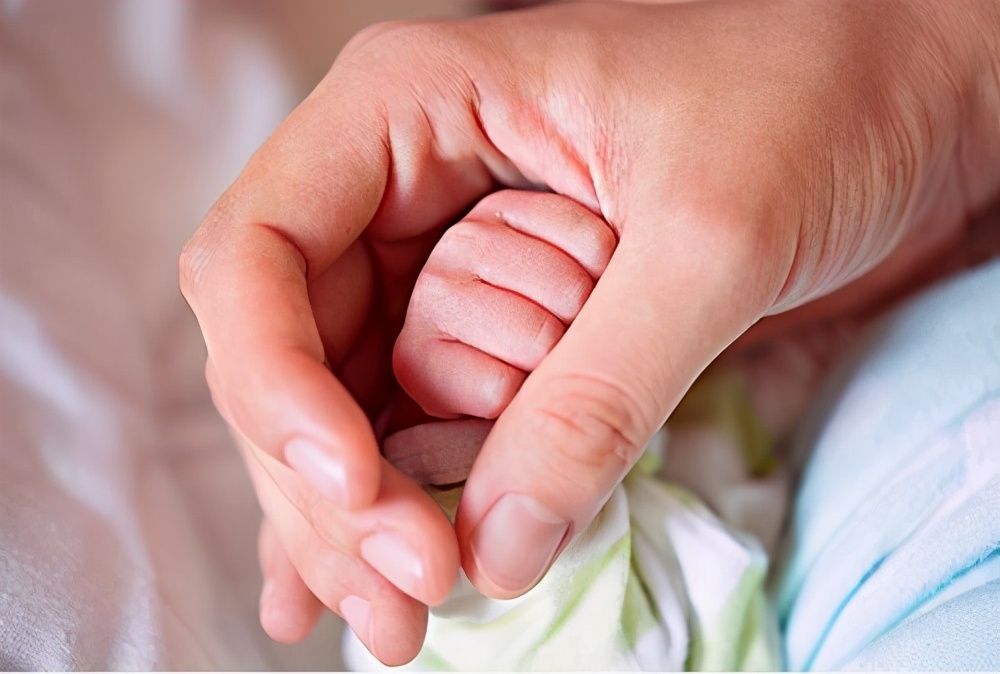 分娩方式：是选择顺产还是剖宫产，参考以下顺产与剖宫产的比较