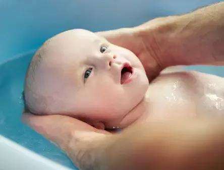 2岁宝宝敏感期要教哪些,1岁之内宝宝的发育关注事项