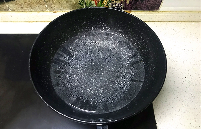新不粘锅怎么开锅最简单方法,新买的不粘锅需要怎么开锅