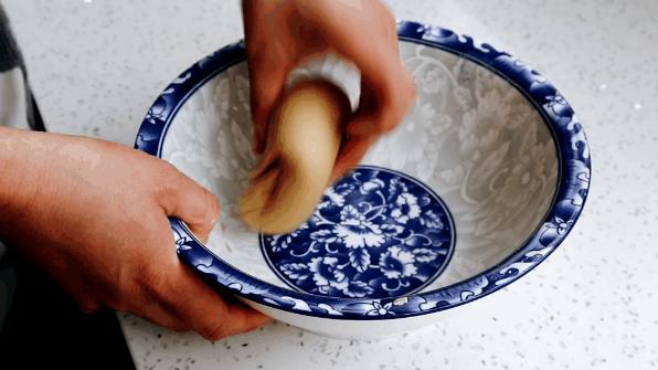 一碗面粉一种糖，教你做家庭版“红糖肚脐饼”，甜而不腻焦香酥脆