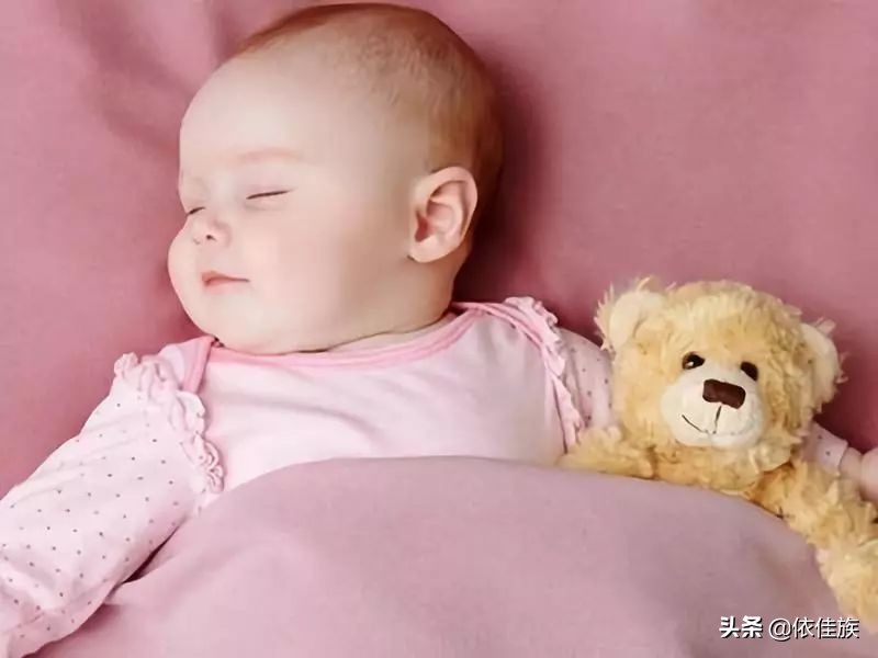 月嫂的100个经验分享,月嫂如何护理双胞胎新生儿穿衣服