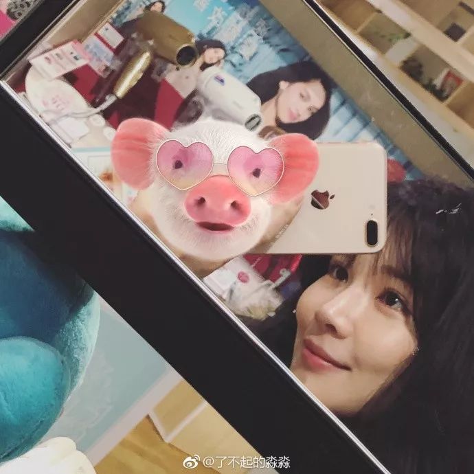 世上有两种白皮肤让你沉醉，一种是袁珊珊一种是你......