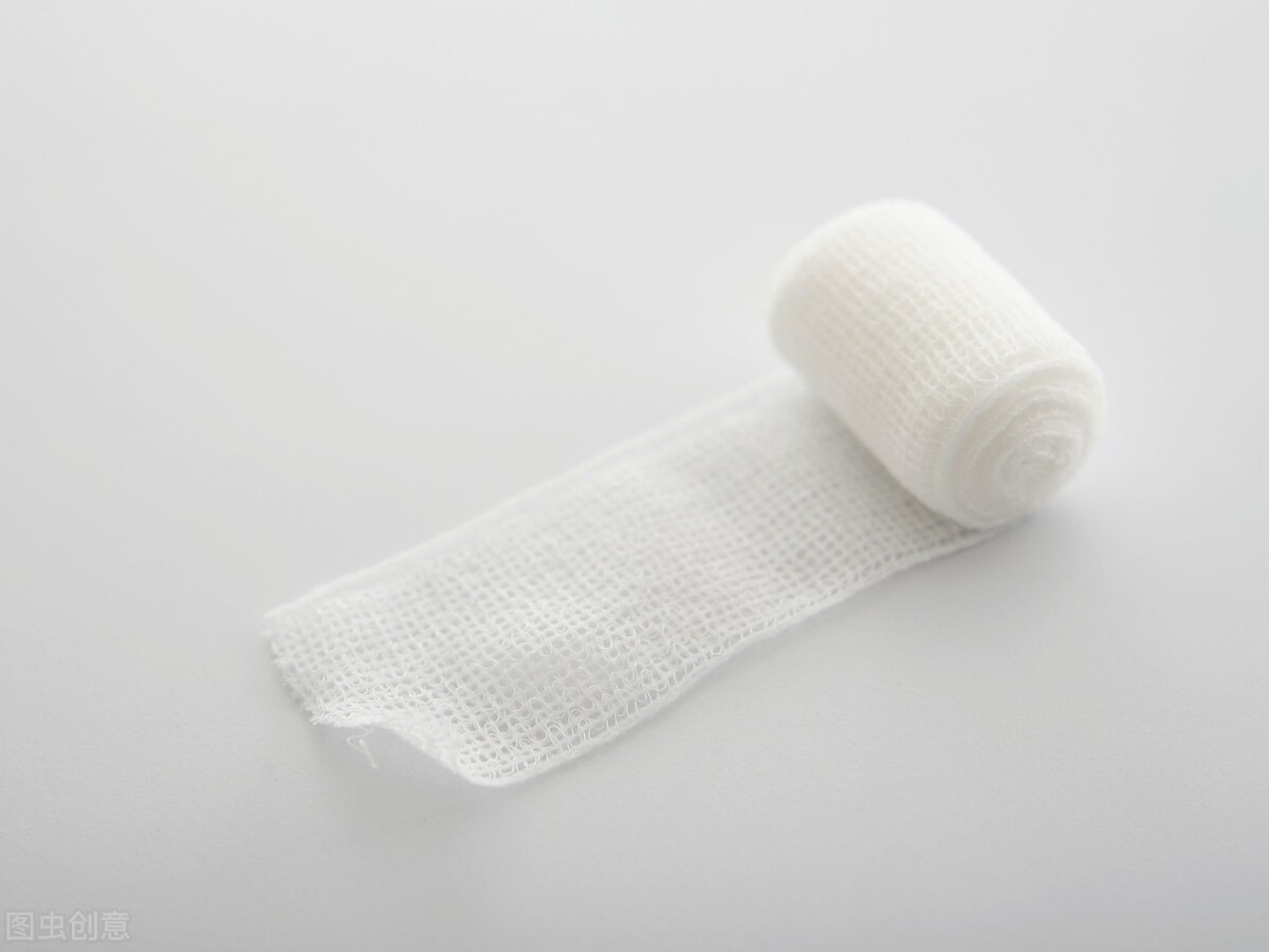 养狗须知狗狗的泪痕怎么擦干净,泰迪做完绝育后伤口化脓