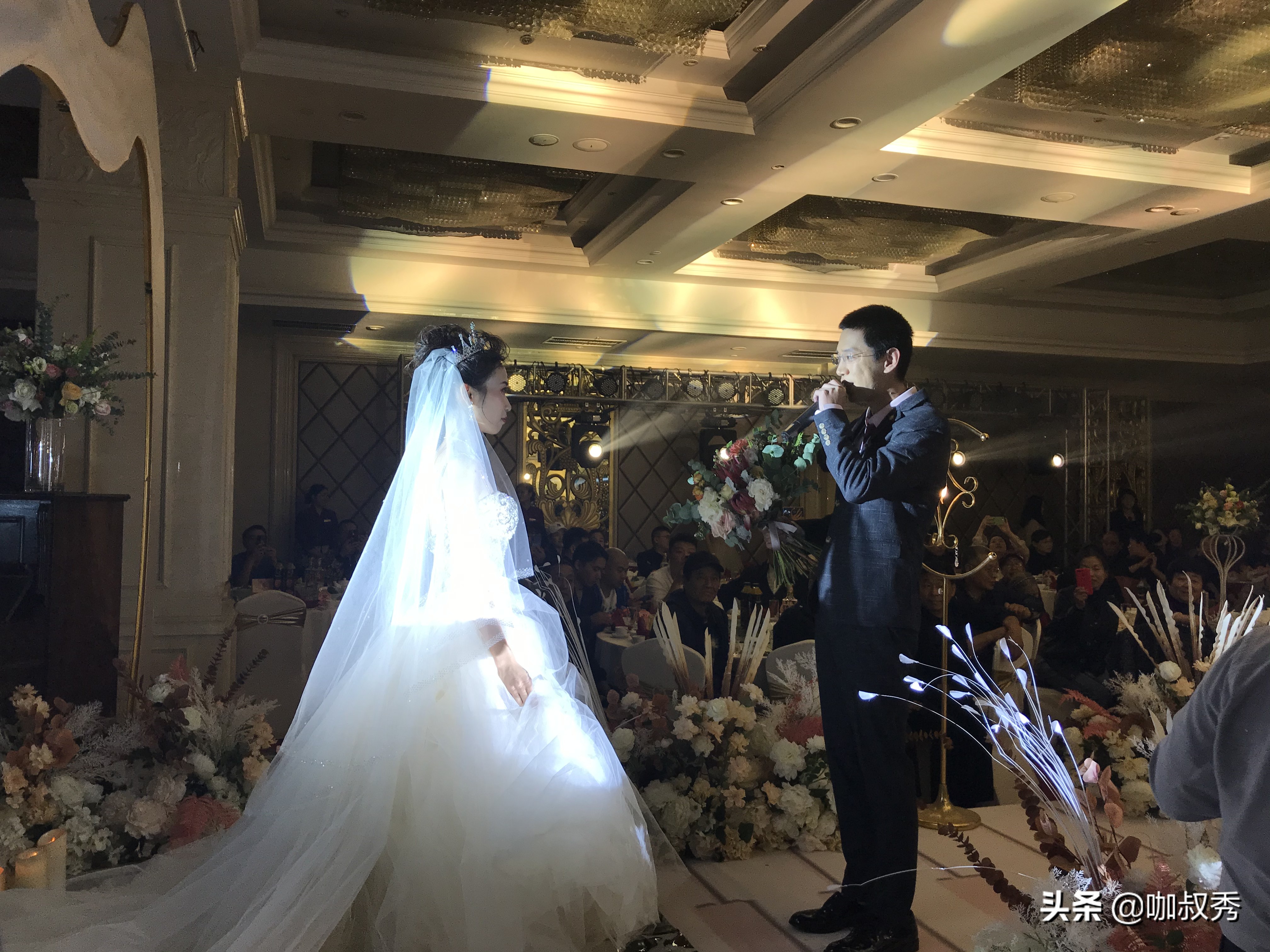 婚礼环节新郎唱歌怎么主持,新郎自己主持婚礼主持词