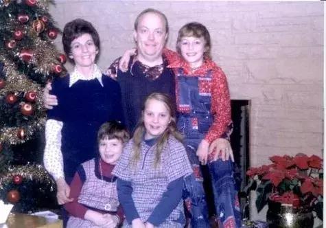 为娶12岁邻家女，恋童癖竟先去*引勾**她父母……