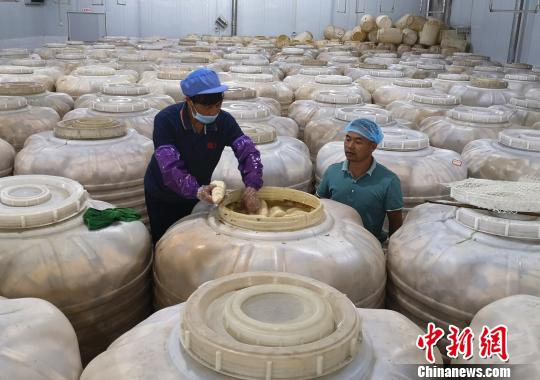 广西柳州正宗特产螺蛳粉,柳州螺蛳粉从路边摊走向网红产业