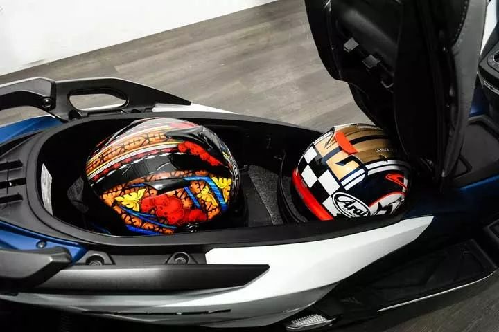 雅马哈xmax300和本田佛沙详细比较,雅马哈xmax300对比本田佛沙