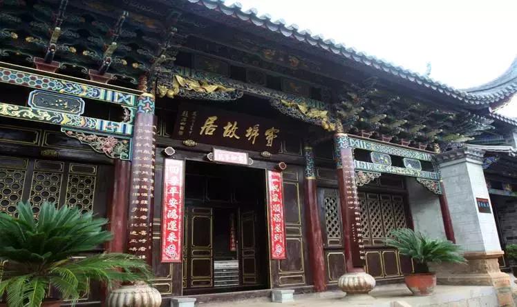 曲靖的一个小县城，县名是人名，乃是帝师故里楹联之乡
