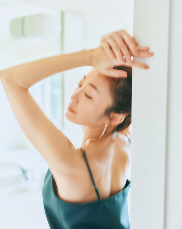 70岁练瑜伽年轻成30岁,50岁开始瑜伽10年后依然貌美如花