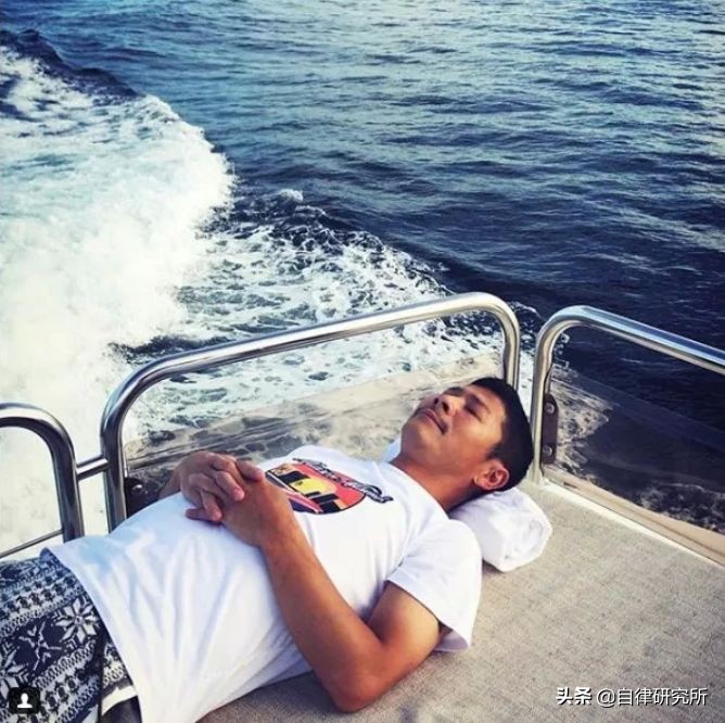 送10亿，征女友包下火箭登月高中毕业的他为何成为日本最潮富一代