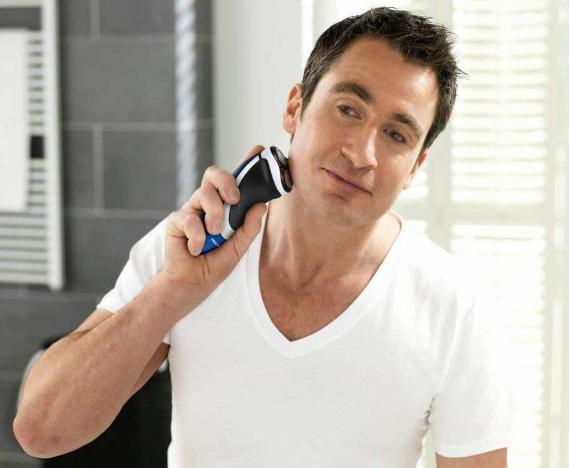 什么样的剃须刀适合男性使用,剃须刀使用关注事项