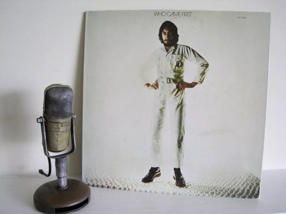 易烊千玺最新机场小脚裤,易烊千玺是不是最喜欢穿小脚裤