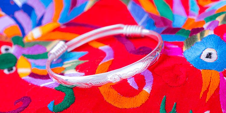 纯银饰品变色吗,纯银饰品为什么发黄