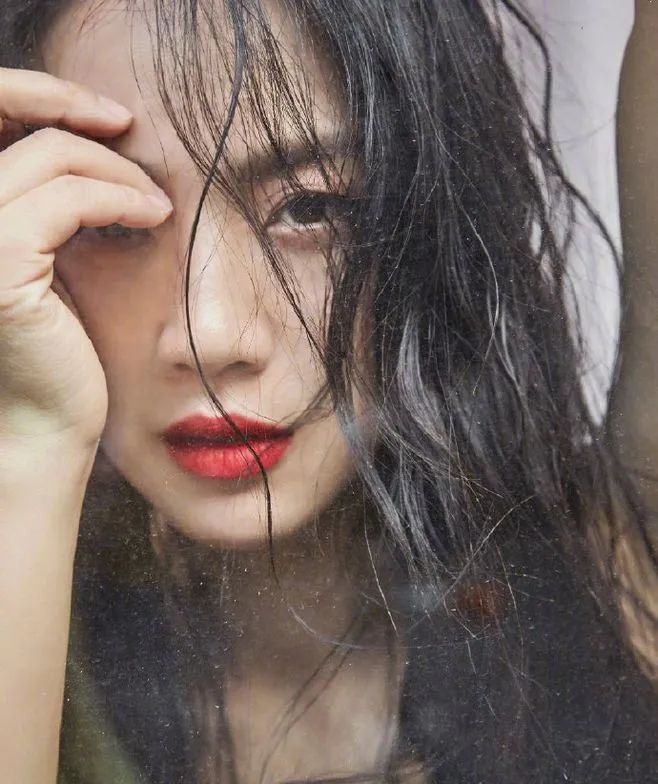 发质干枯毛躁头油头皮屑多,头发护肤的正确方法