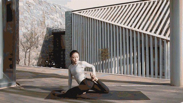 面部瑜伽去皱纹步骤,能减少脸部皱纹的瑜伽动作