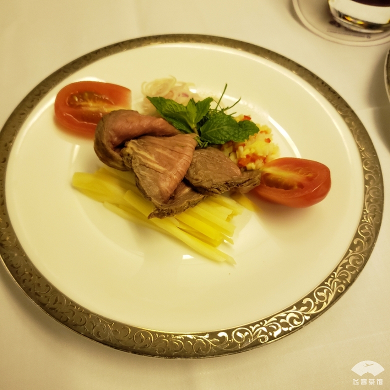 打卡泰航波音747头等舱，贴心空姐疯狂投喂，大龙虾鱼子酱吃到撑