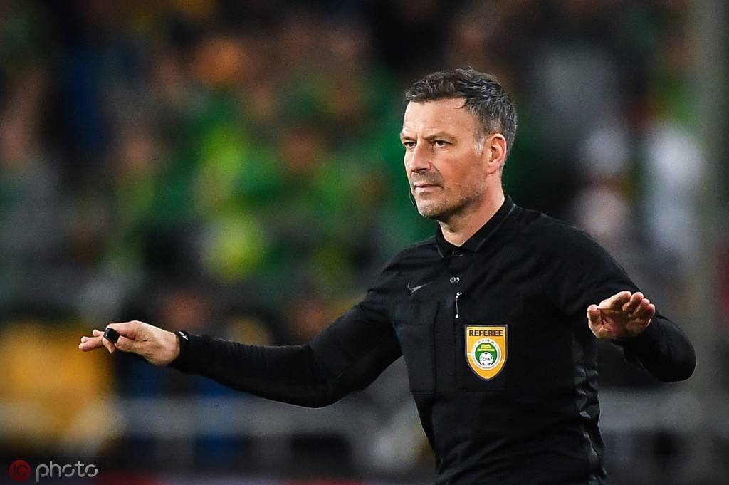 主动扩大防守范围手球,足球新规则自己停球打手算手球么