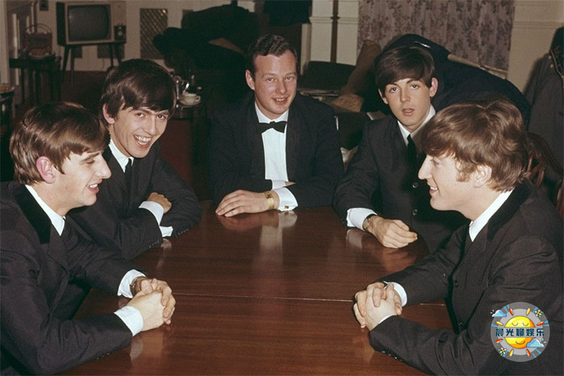 披头士迷必看！约翰·列侬招牌眼镜、违章罚单、DEMO小样网上拍卖