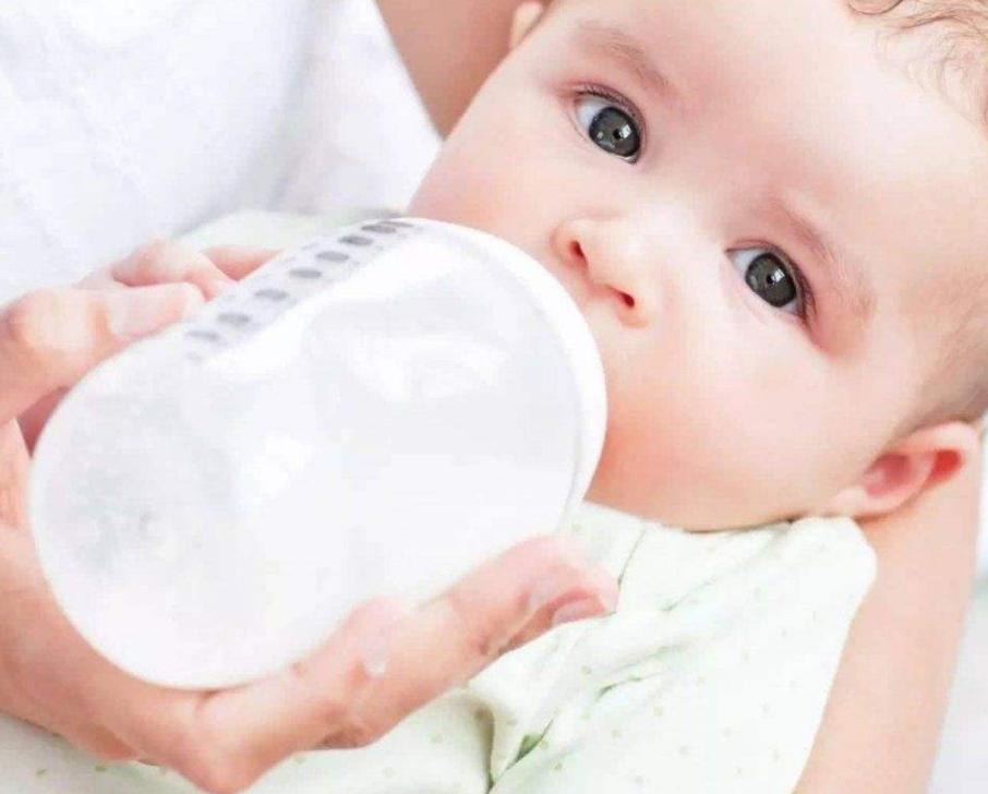 宝宝喝奶总是留下最后一点,宝宝喝奶老是剩一点点怎么回事