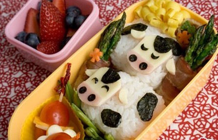 让宝宝爱上吃饭改善挑食的问题,小孩吃饭磨蹭的最好解决方式