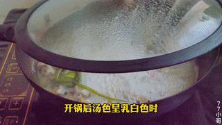 咸猪蹄炖新鲜猪蹄做法,猪蹄鸡爪排骨一起用柴锅炖的做法